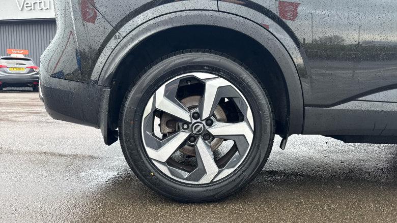 Nissan Qashqai 1.3 DiG-T MH N-Connecta [Glass Roof] 5dr Petrol Hatchback